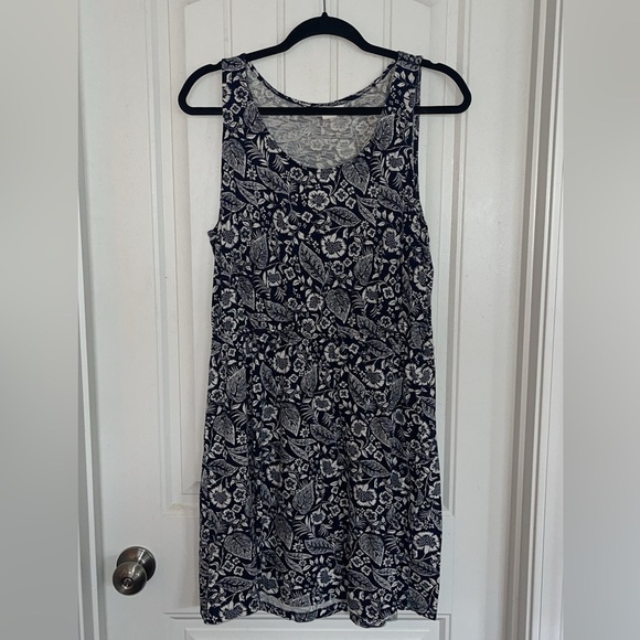 H&M Dresses & Skirts - H&M Navy and White Floral Dress